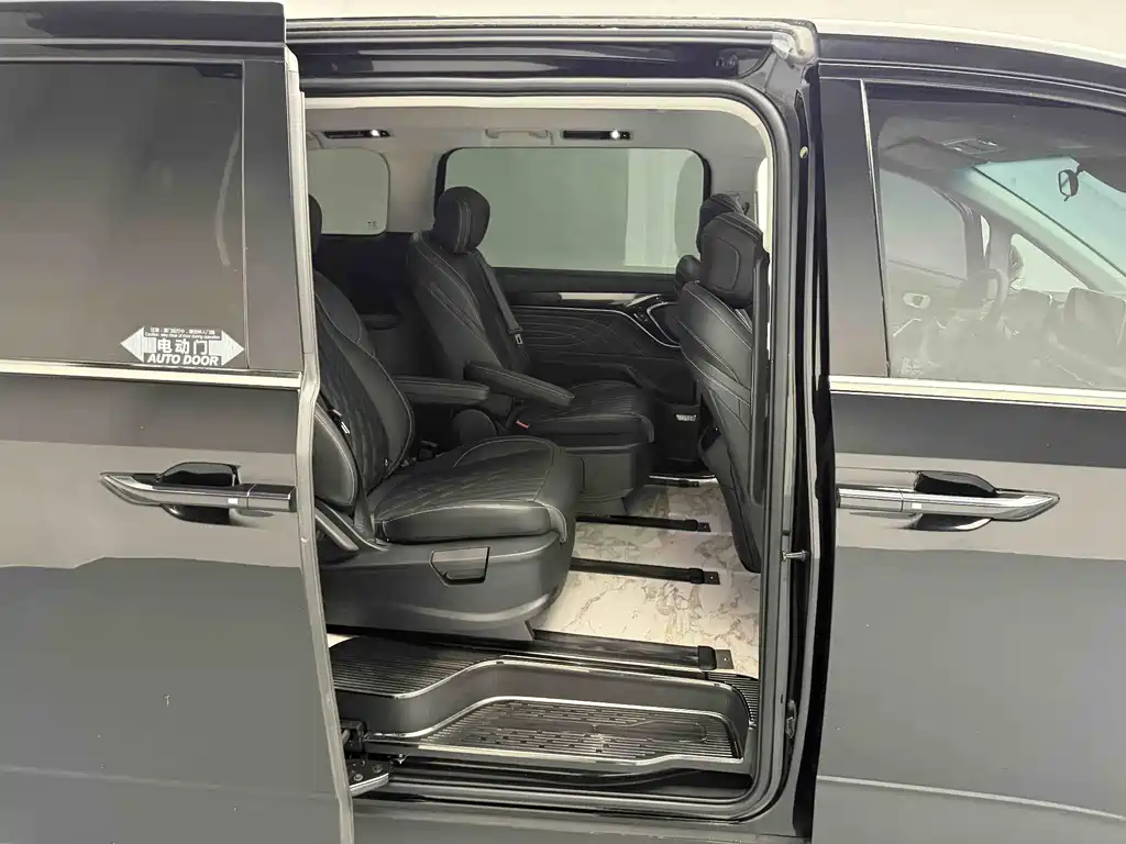Maxus G90 2022 2.0T Nebula seven-seater version купить на сайте DeffCars