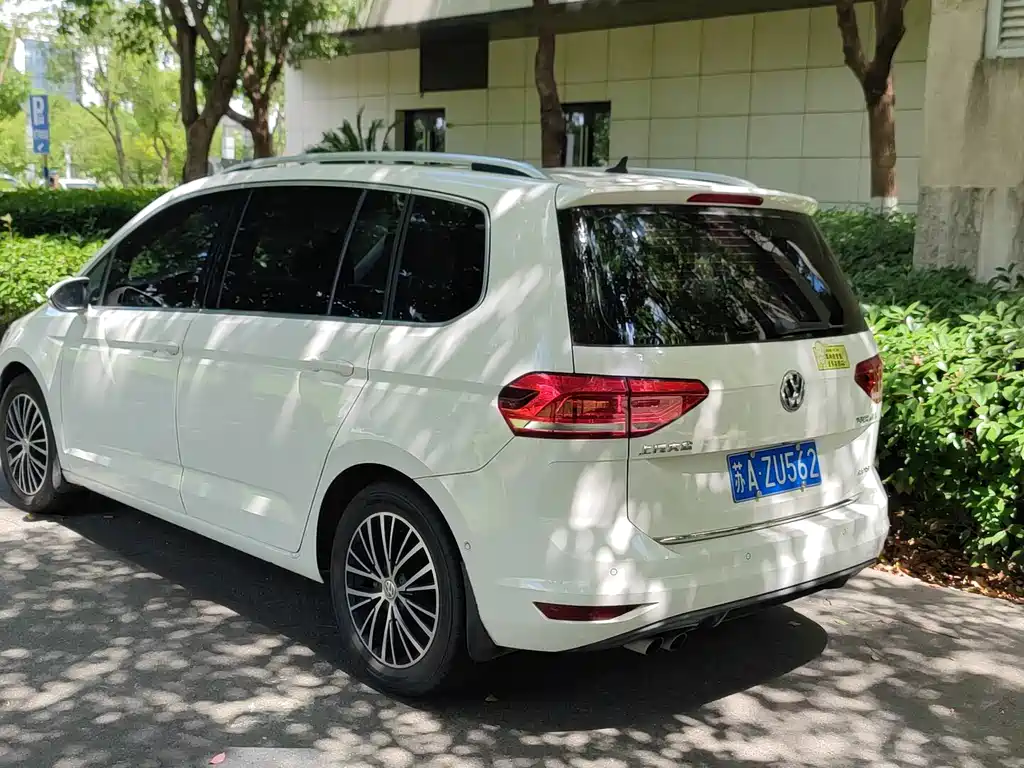 Touran 2016 TouranL 280TSI DSG Deluxe Edition купить на сайте DeffCars
