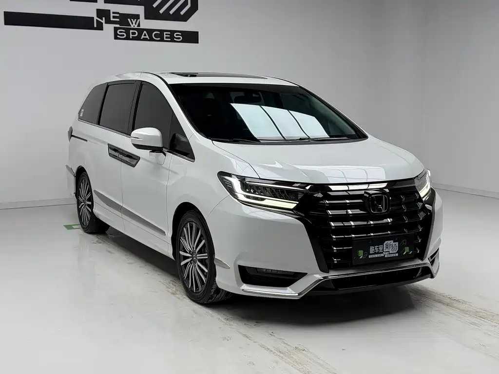 Alison 2022 2.0L e:HEV Luxury First Edition купить на сайте DeffCars