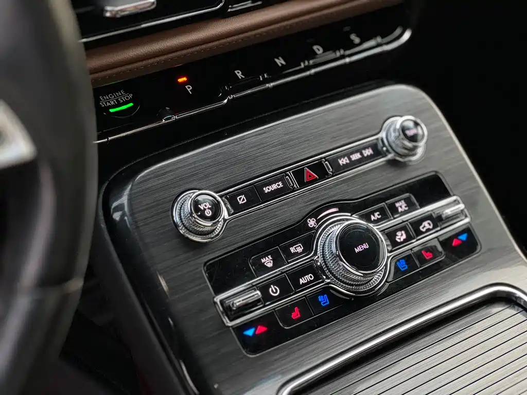 Voyager imported 2020 2.7T four-wheel drive premium version купить на сайте DeffCars