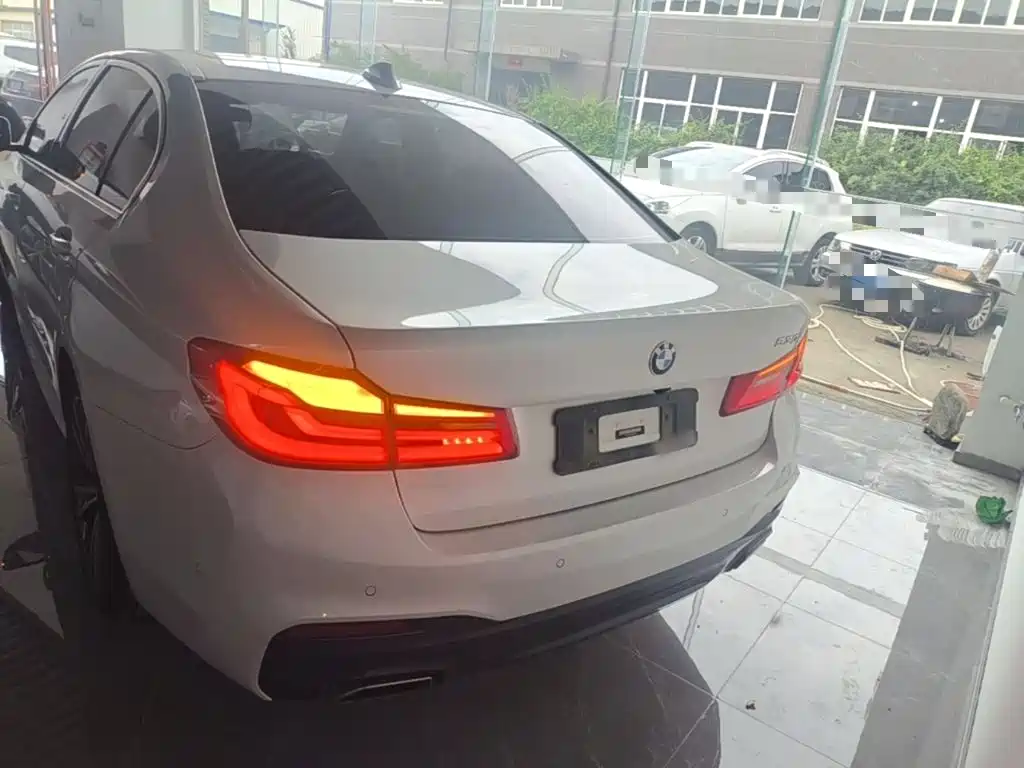BMW 5 Series 2020 530Li Leading M Sports Package купить на сайте DeffCars