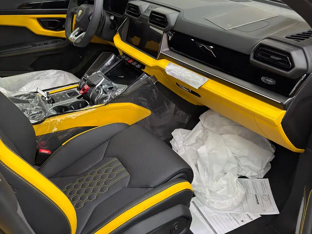 Urus SE 2025 4.0T Standard Edition купить на сайте DeffCars