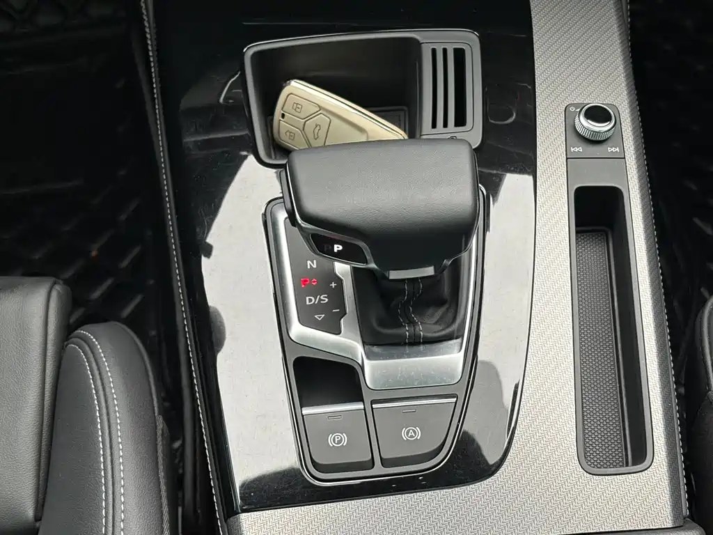 Audi Q5L 2023 40T luxury and dynamic model купить на сайте DeffCars