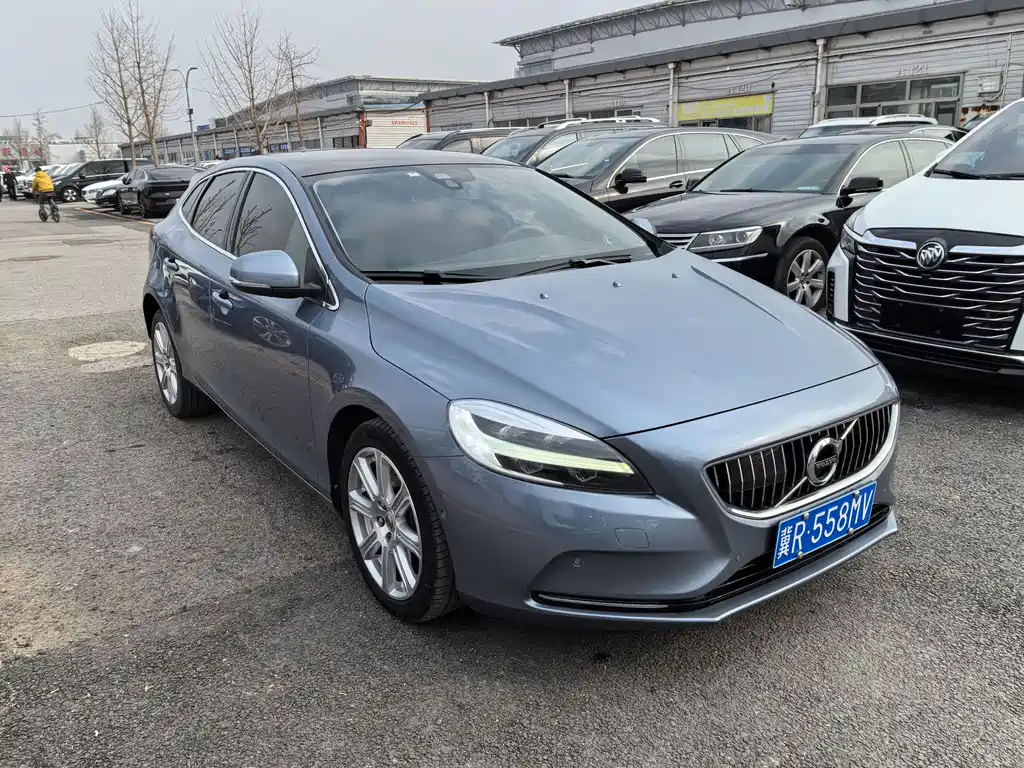 Volvo V40 2018 T3 Zhiya Edition купить на сайте DeffCars