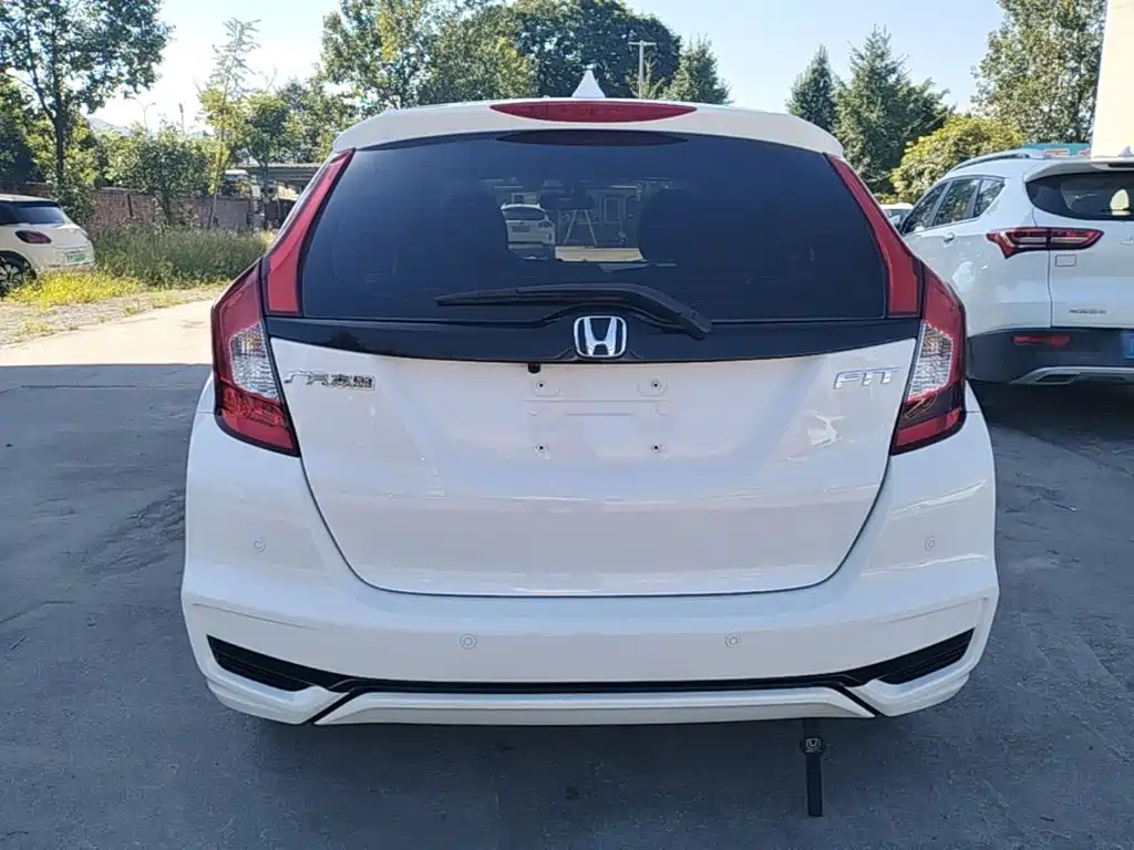 Fit 2018 1.5L CVT comfort sunroof version купить на сайте DeffCars