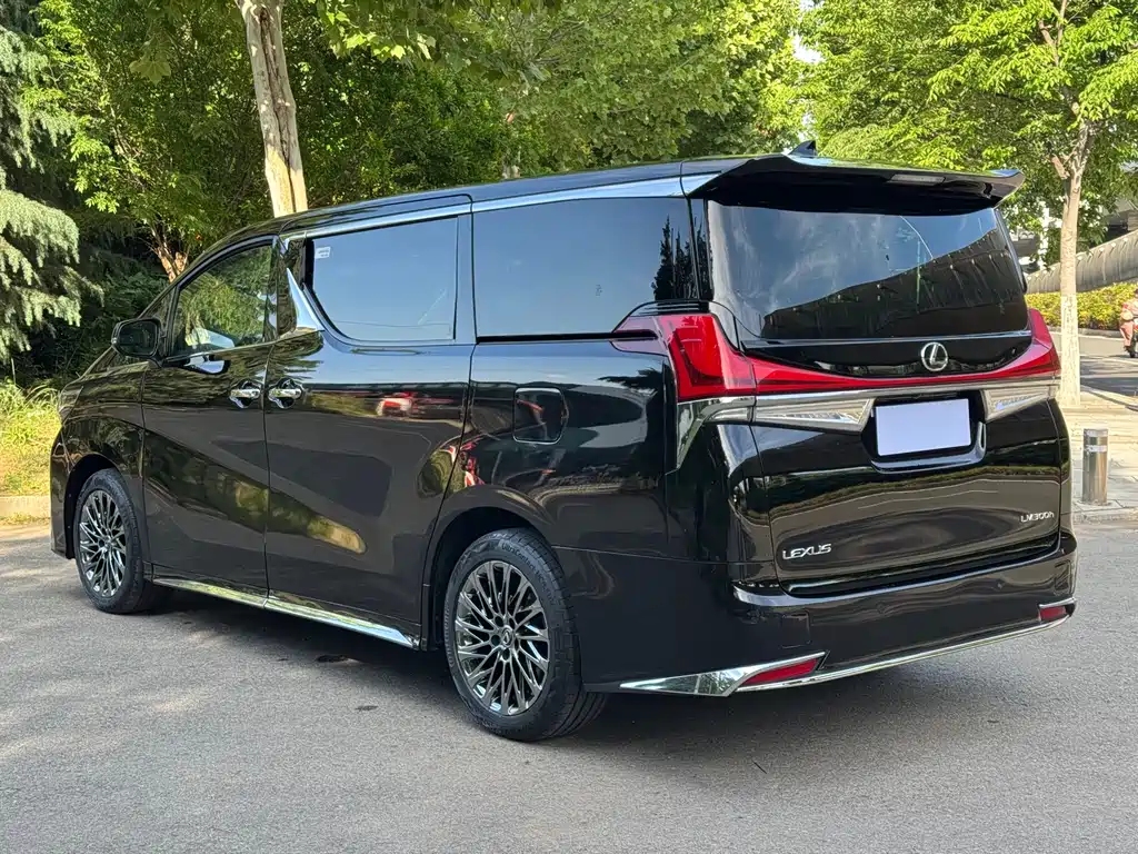Wilfa 2023 Crown Dual Engine 2.5L HV Premium Edition купить на сайте DeffCars