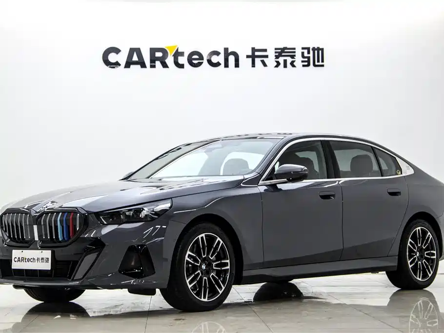 BMW 5 Series 2025 530Li Leading M Sports Package купить на сайте DeffCars