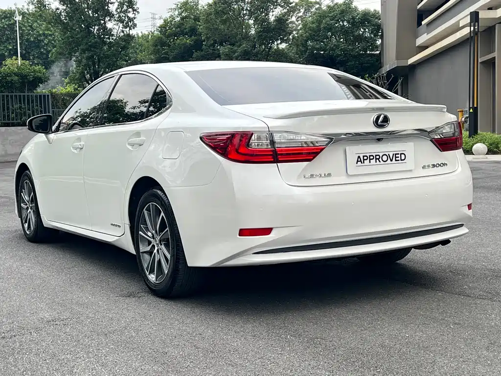 Lexus ES 2015 300h Comfort Edition купить на сайте DeffCars