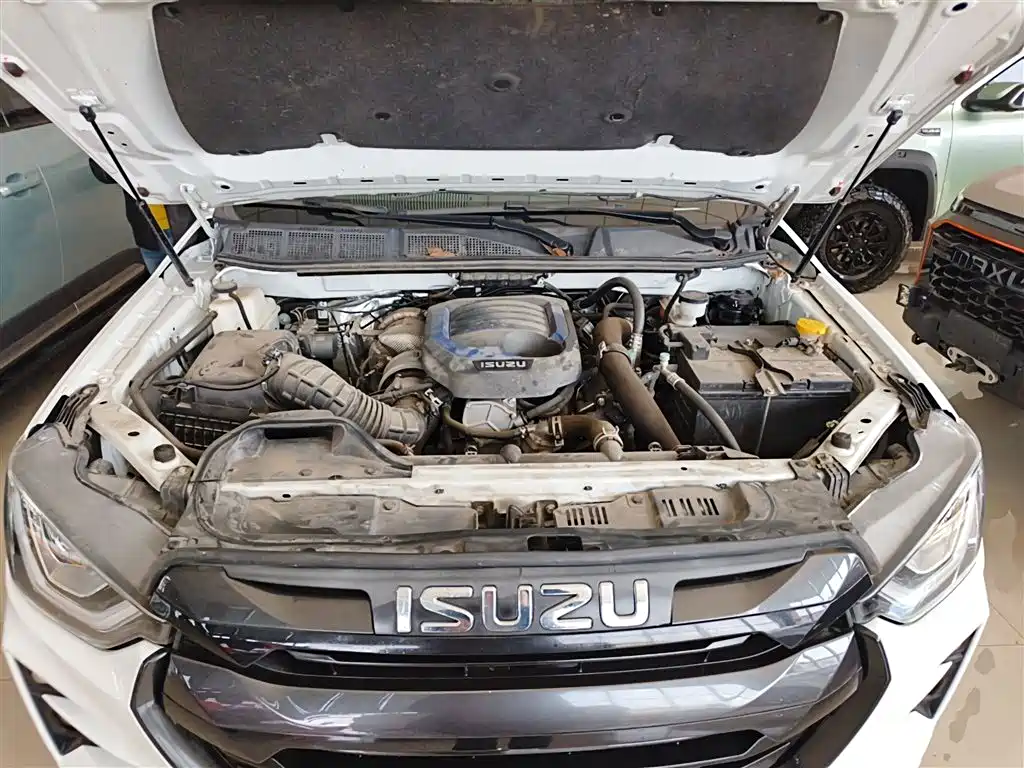 D-MAX 2023 1.9T automatic four-wheel drive V-CROSS leading model купить на сайте DeffCars