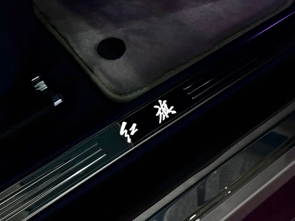 Hongqi Golden Sunflower Guoya 2024 4.0T V8 version купить на сайте DeffCars