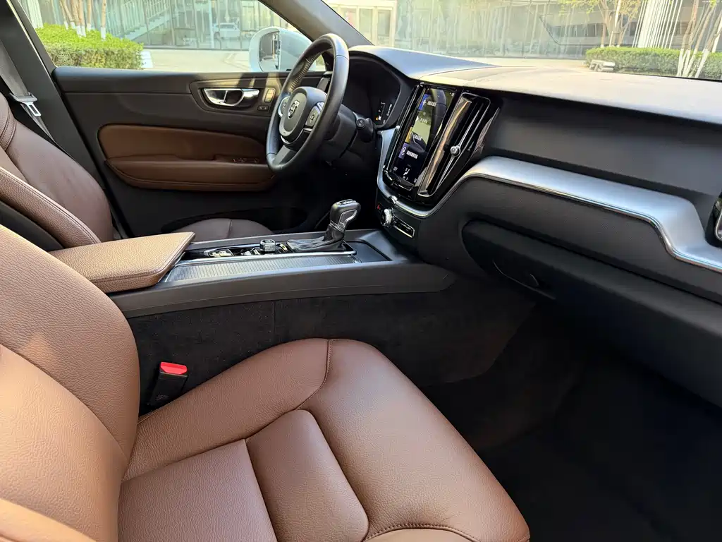 Volvo XC60 2021 T5 four-wheel drive Zhiyi Luxury Edition купить на сайте DeffCars