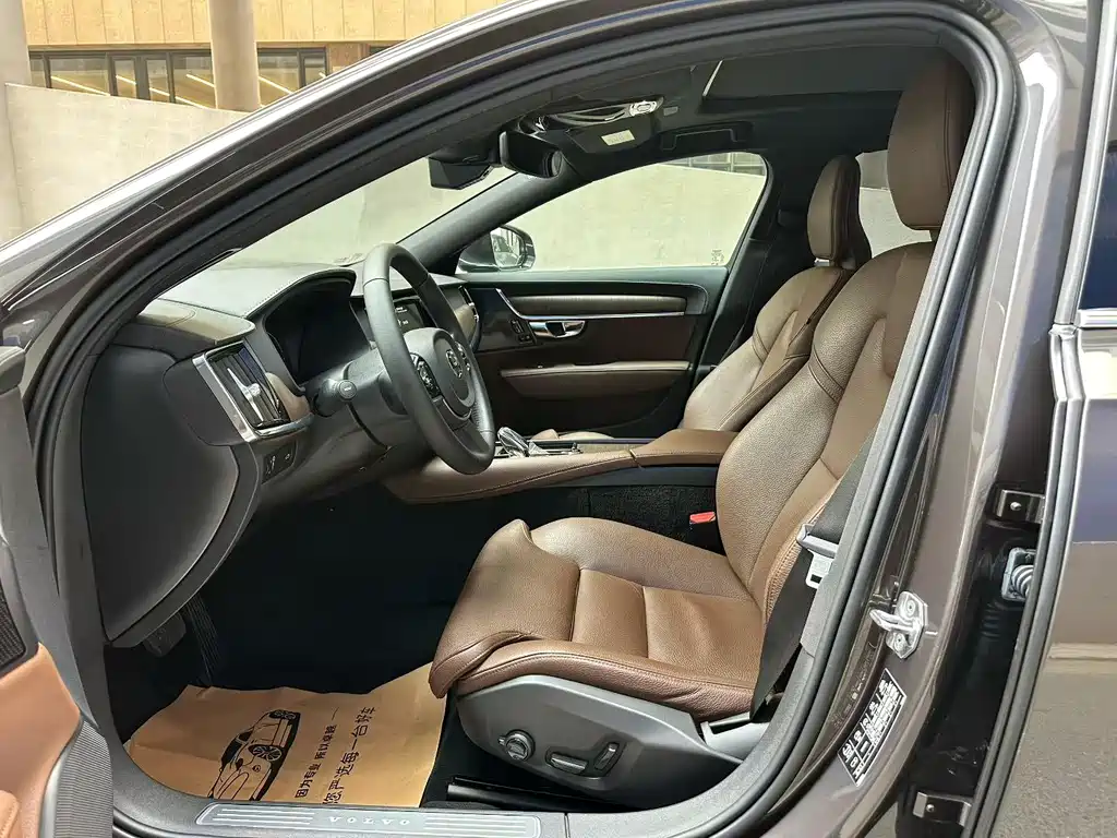 Volvo S90 2021 B5 Zhiyuan Luxury Edition купить на сайте DeffCars