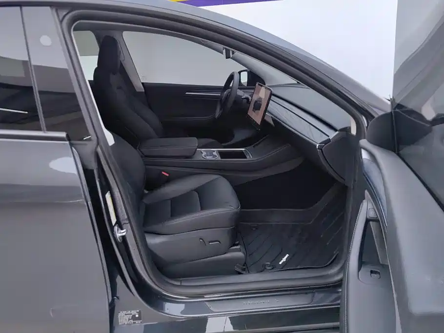 Model Y 2024 rear-wheel drive version купить на сайте DeffCars