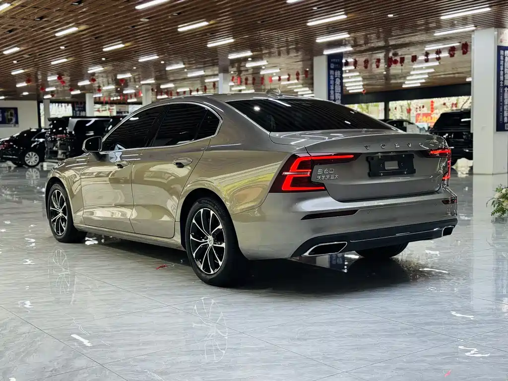Volvo S60 2022 B4 Zhiyi Luxury Edition купить на сайте DeffCars