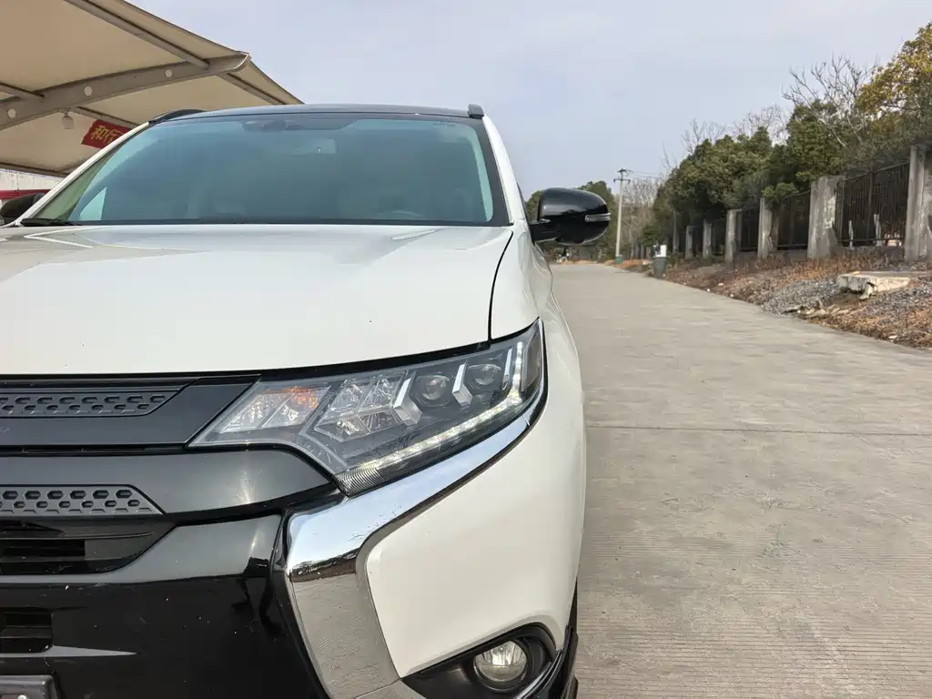 Outlander 2021 2.4L four-wheel drive solar version 5 seats купить на сайте DeffCars