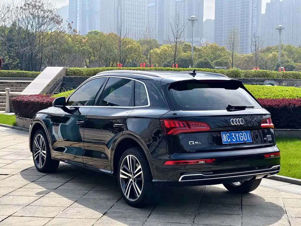 Audi Q5L 2020 45 TFSI exclusive sports model купить на сайте DeffCars