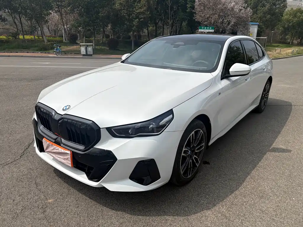BMW 5 Series 2025 530Li Leading M Sports Package купить на сайте DeffCars