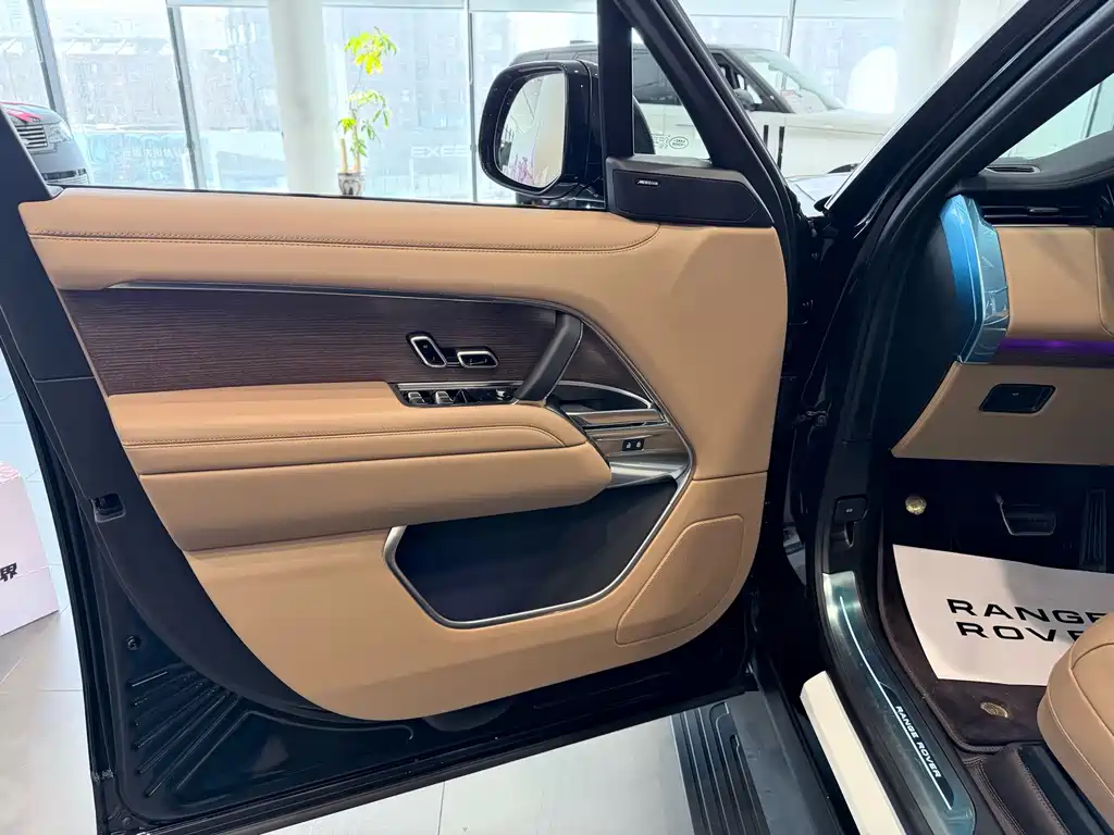 Range Rover 2026 3.0 L6 400PS SE long axis version купить на сайте DeffCars