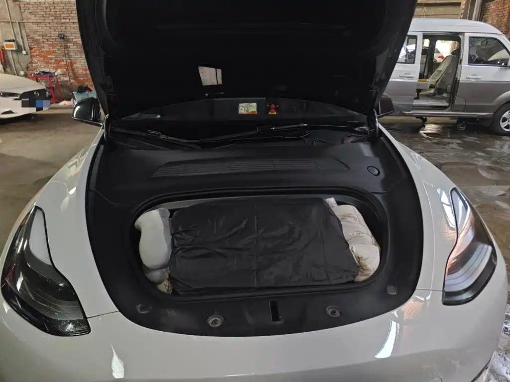 Model Y 2024 rear-wheel drive version купить на сайте DeffCars
