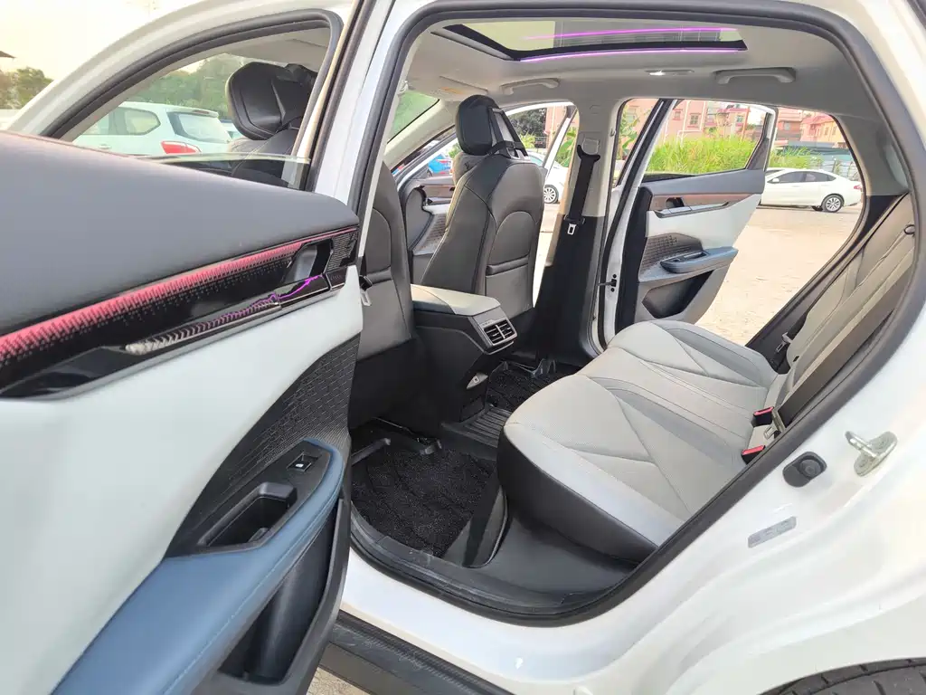 Changan UNI-V Smart iDD 2023 Smart iDD 1.5T 113km smart fun model купить на сайте DeffCars