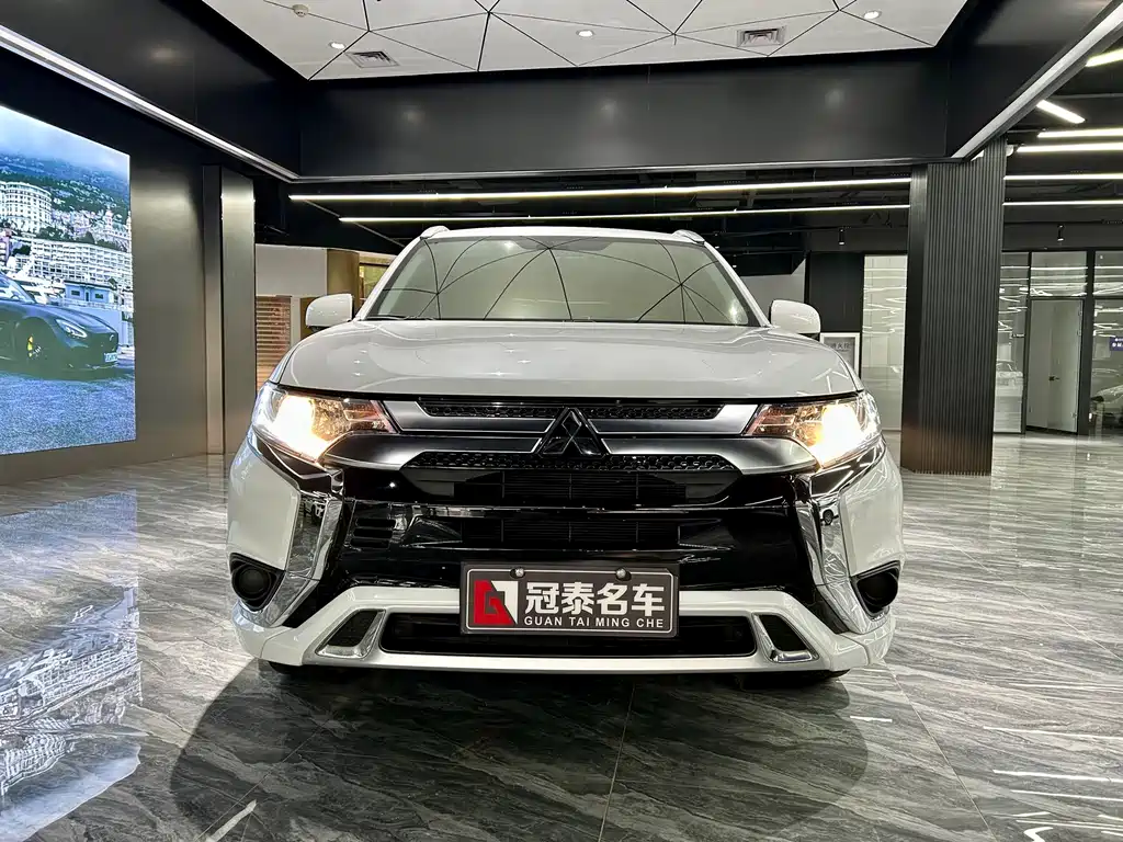 Outlander 2021 facelift 2.0L 2WD smooth version 5 seats купить на сайте DeffCars
