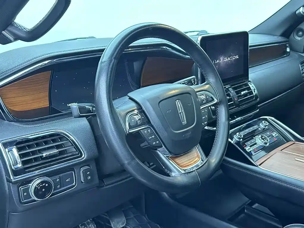 Navigator 2018 3.5T President Series National V купить на сайте DeffCars