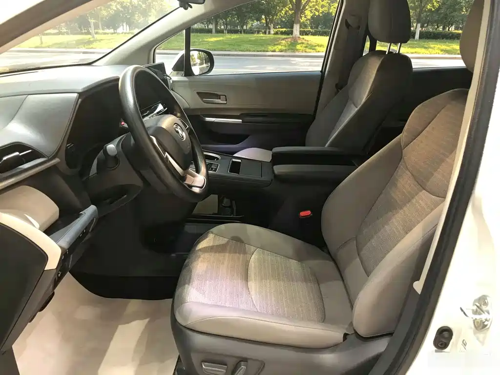 SIENNA 2024 2.5L Hybrid Comfort Edition купить на сайте DeffCars
