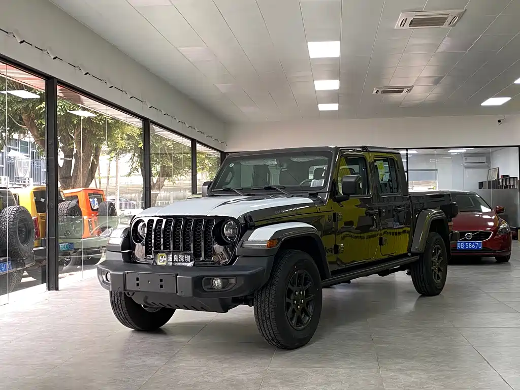 Gladiator 2023 3.6L Overland купить на сайте DeffCars