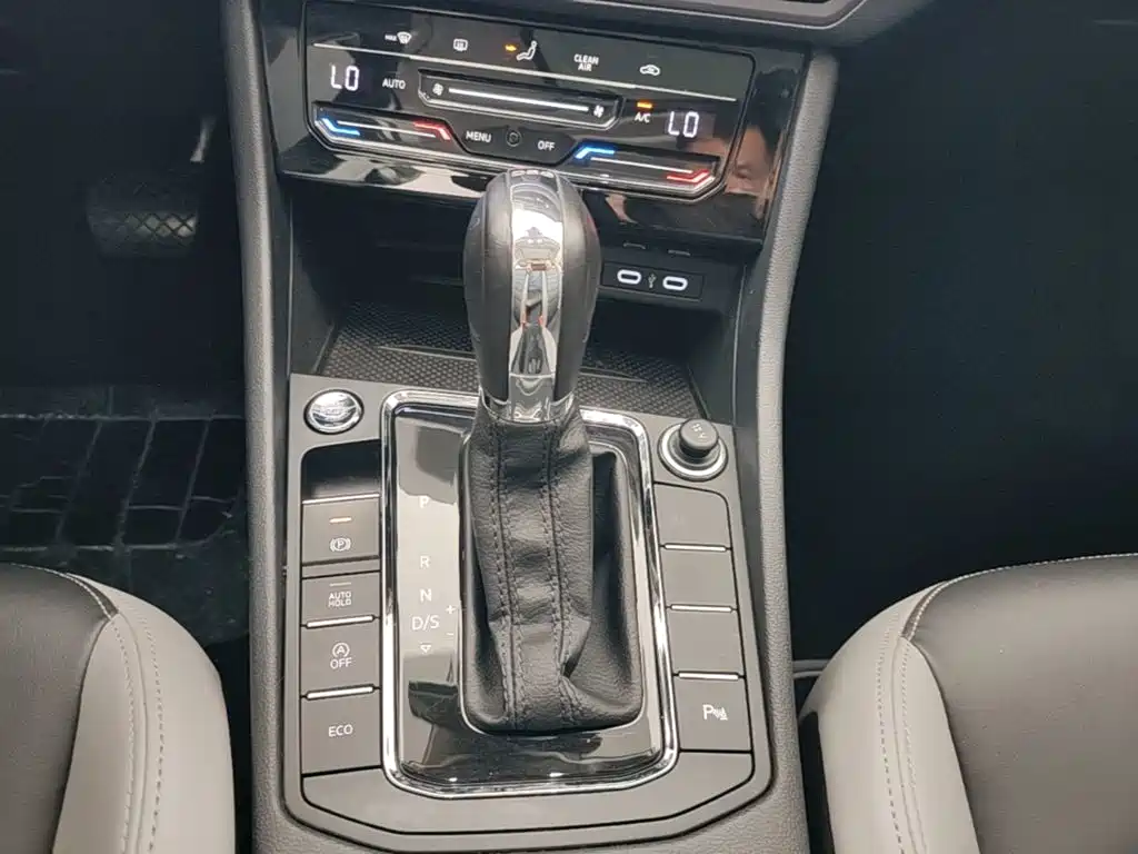 Bora 2023 300TSI DSG Premium Edition купить на сайте DeffCars