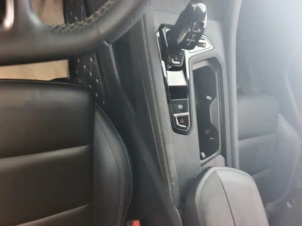 Lynk & Co 03 2025 1.5TD DCT Champion Edition Plus купить на сайте DeffCars