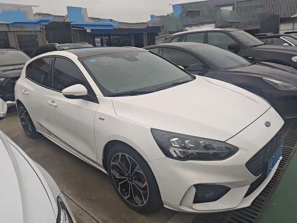 Focus 2020 Hatchback EcoBoost 180 Automatic ST Line купить на сайте DeffCars