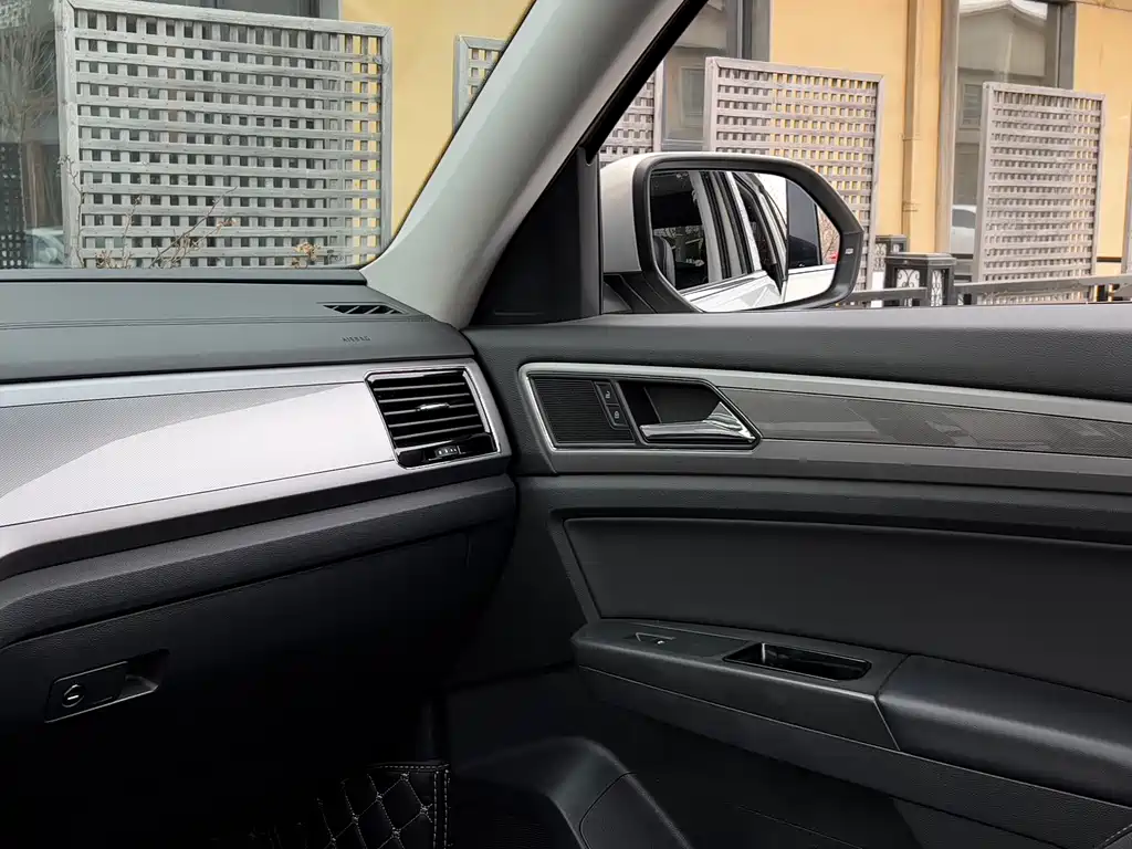 Touron 2017 380TSI four-wheel drive luxury version купить на сайте DeffCars