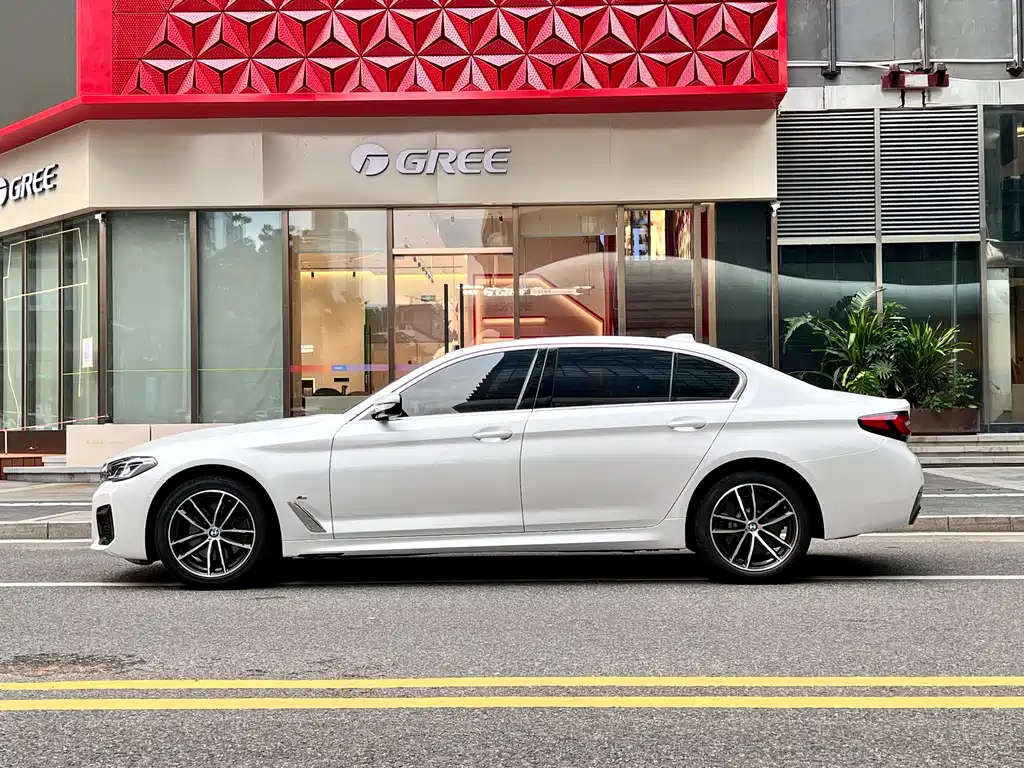BMW 5 Series 2021 525Li M Sports Package купить на сайте DeffCars