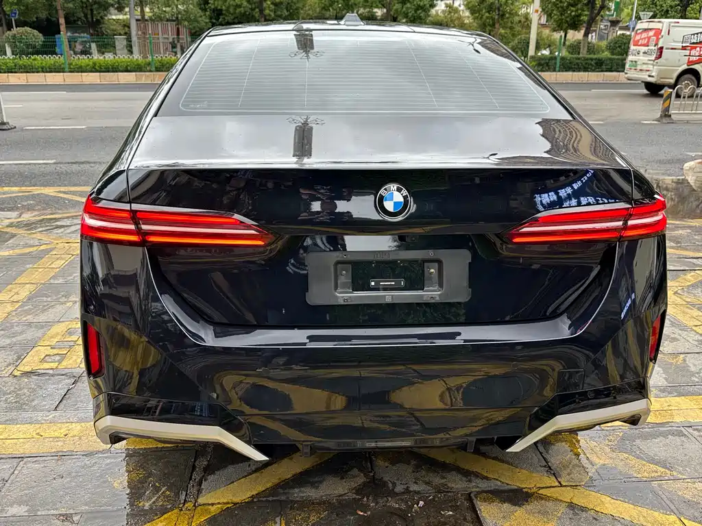 BMW 5 Series 2024 530Li Leading M Sports Package купить на сайте DeffCars