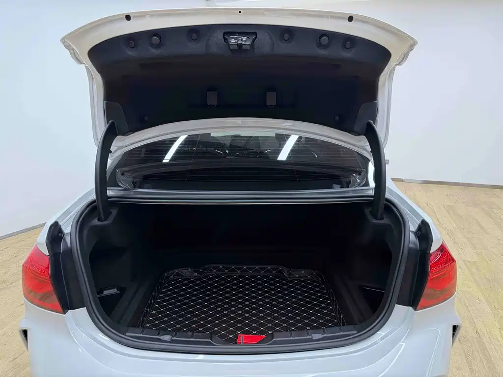 BMW 1 Series 2021 120i M Sports Edition купить на сайте DeffCars