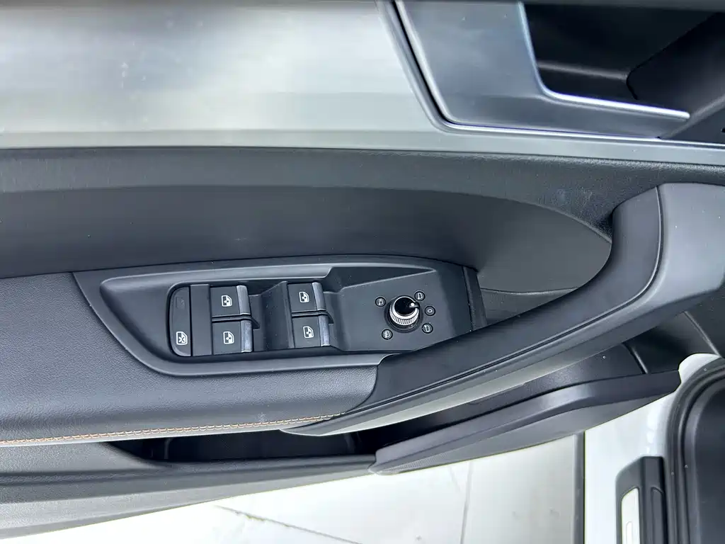 Audi Q5L 2018 40 TFSI enjoys fashionable style, National VI купить на сайте DeffCars