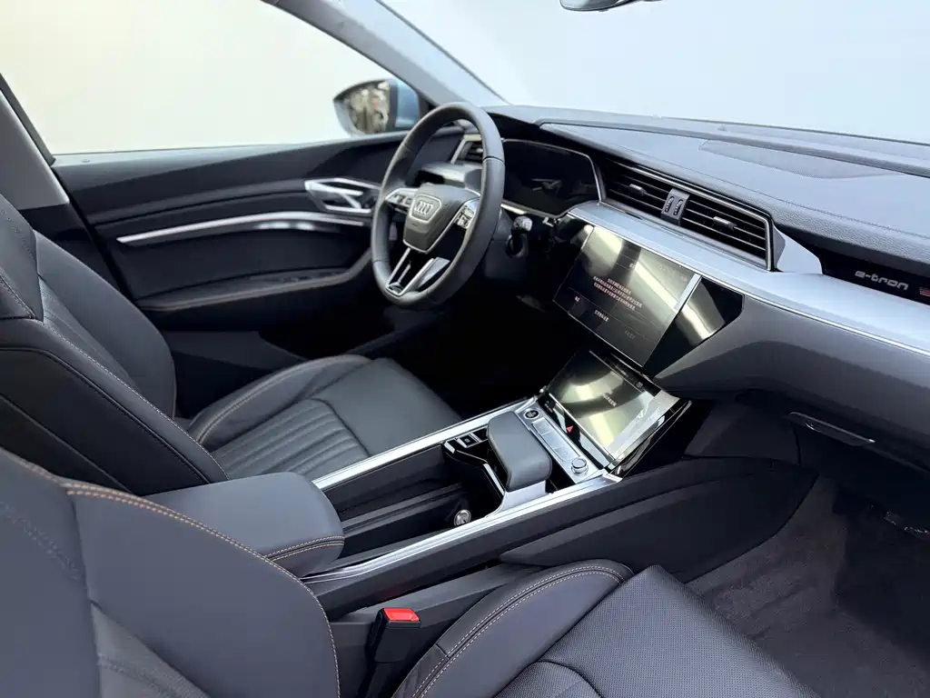 Audi e-tron 2021 50 quattro luxury model купить на сайте DeffCars