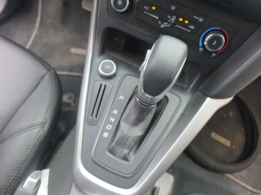 Focus 2017 hatchback 1.6L automatic comfort smart mobility version купить на сайте DeffCars