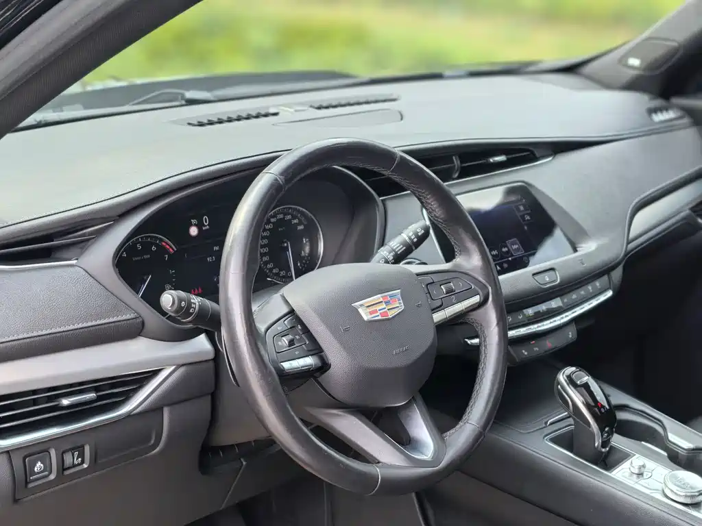 Cadillac XT4 2020 28T two-wheel drive leading model купить на сайте DeffCars
