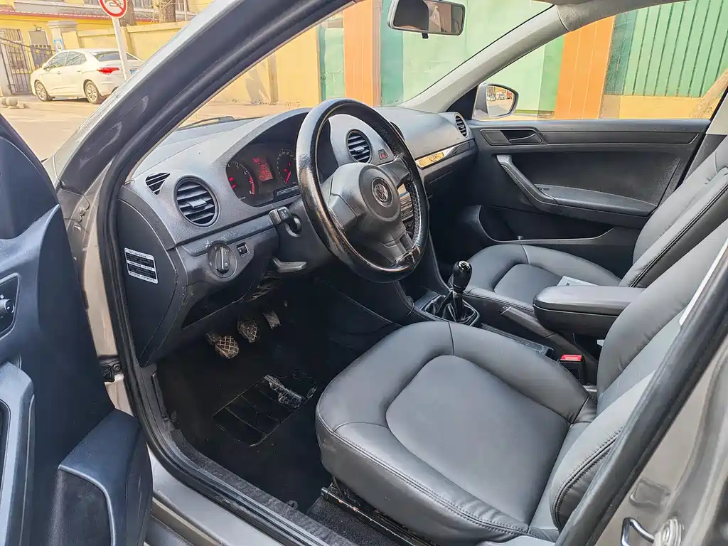 Jetta 2013 1.4L manual comfort model купить на сайте DeffCars