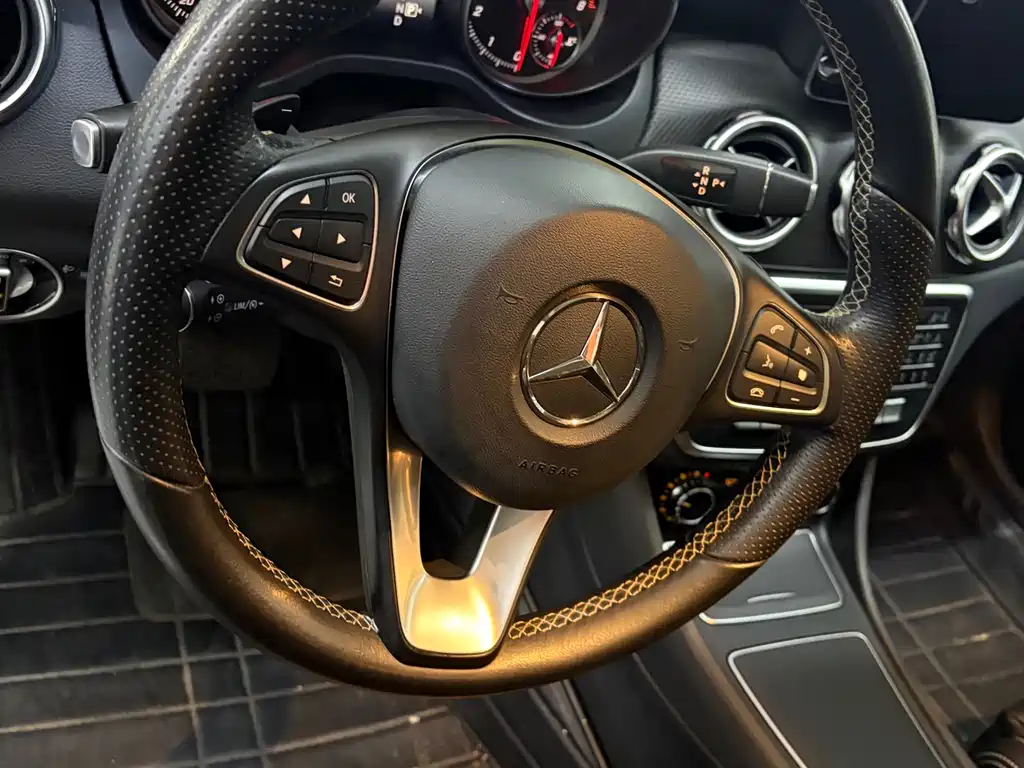 Mercedes-Benz GLA 2018 GLA 200 Fashion Model купить на сайте DeffCars