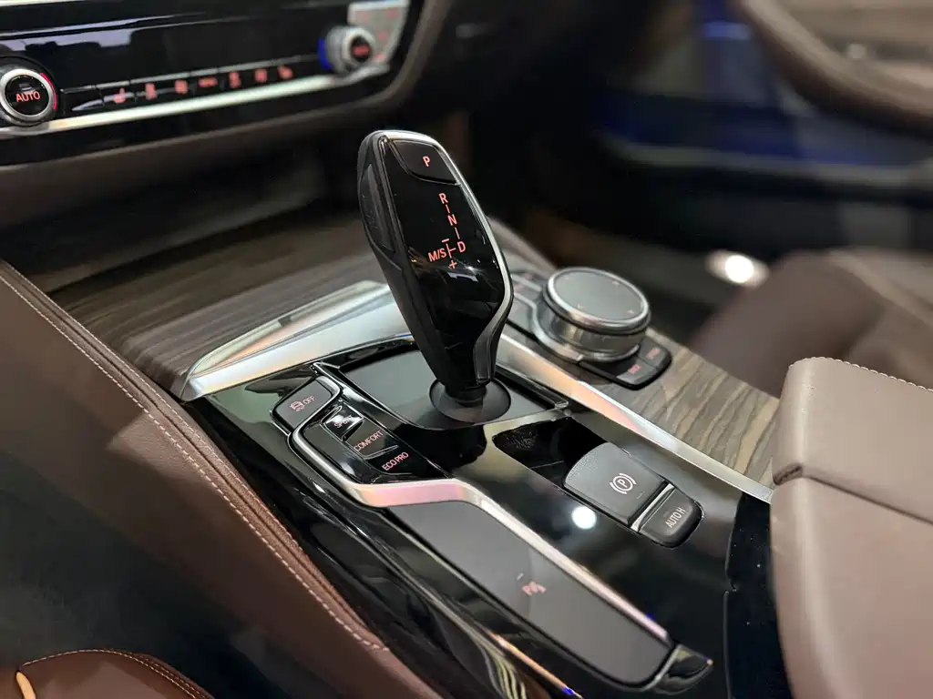 BMW 5 Series 2018 facelift 530Li leading model luxury package купить на сайте DeffCars