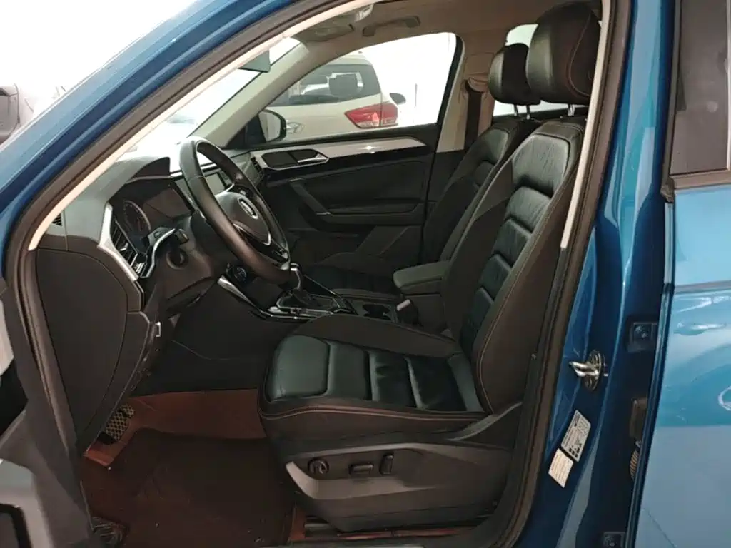 TYRON 2019 330TSI two-wheel drive luxury model, National VI купить на сайте DeffCars