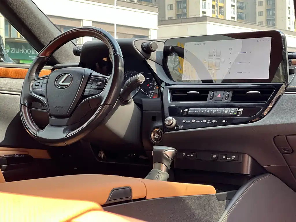 Lexus ES 2022 200 Deluxe Edition купить на сайте DeffCars