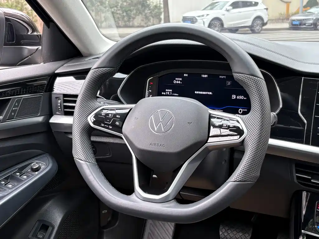 Passat 2024 380TSI Deluxe Edition купить на сайте DeffCars