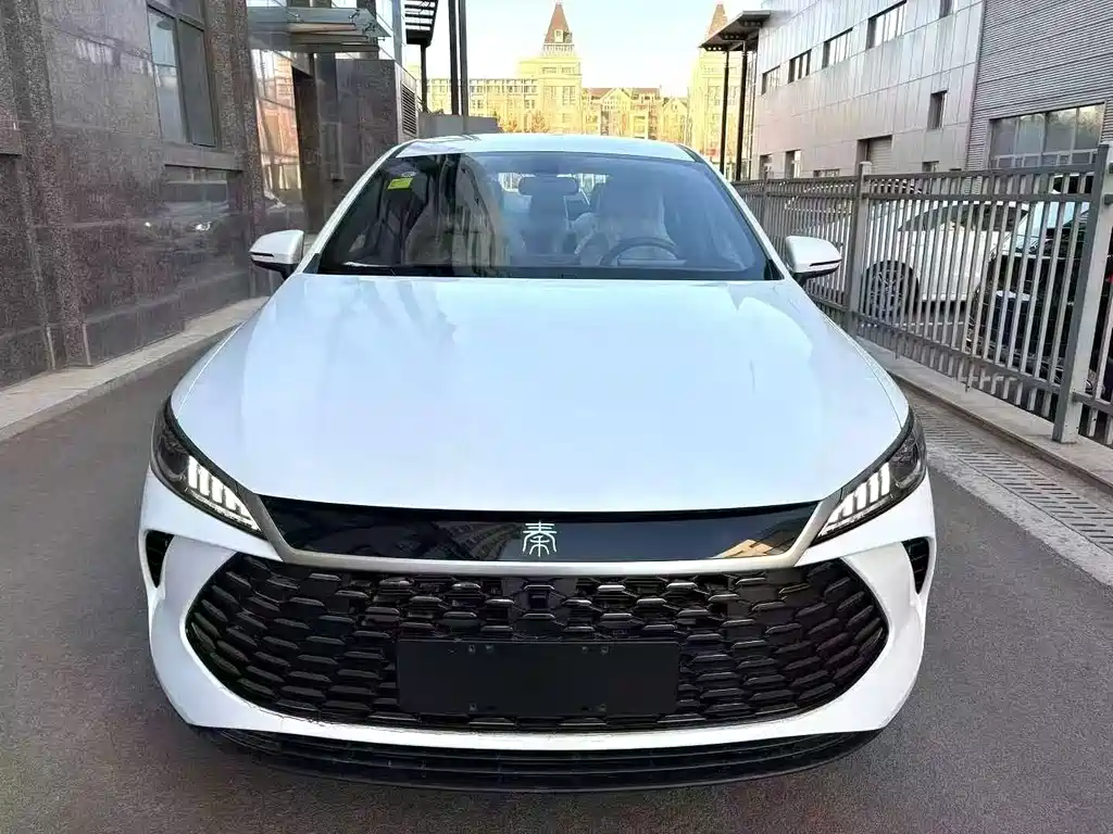 Qin PLUS 2026 DM-i 128KM aggressive model купить на сайте DeffCars
