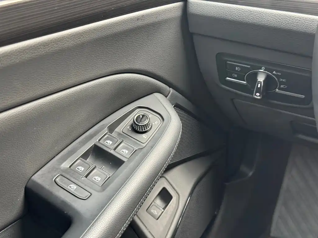 Huiang 2018 facelift 380TSI two-wheel drive business version купить на сайте DeffCars