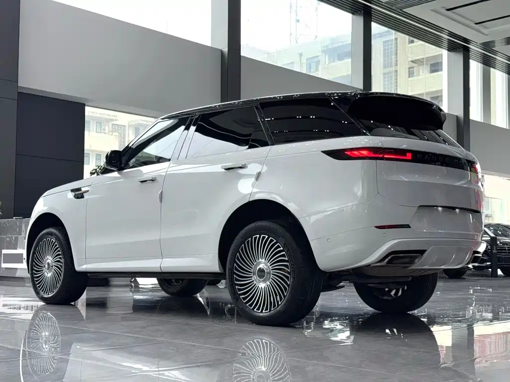 Range Rover Sport 2023 400PS Dynamic SE купить на сайте DeffCars
