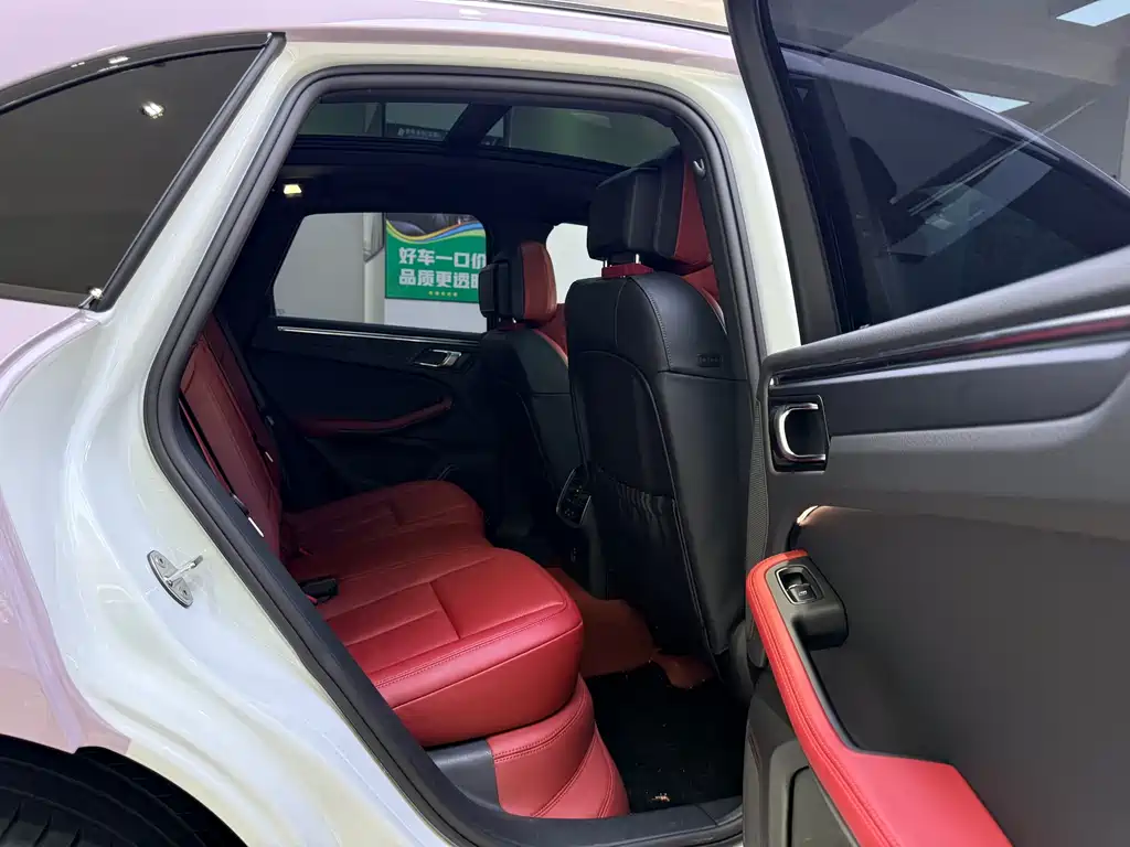 Macan 2025 Macan 2.0T Dream Edition купить на сайте DeffCars