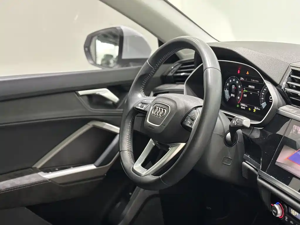 Audi Q3 2022 35 TFSI Fashionable and Dynamic купить на сайте DeffCars